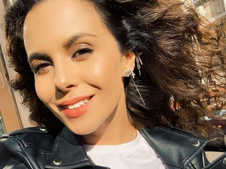 Каменских позировала на руках у Потапа