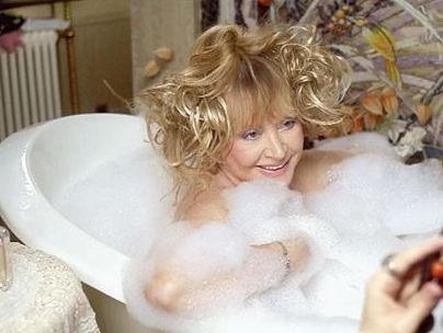 Пугачева обнажилась ради рекламы шоу Галкина 