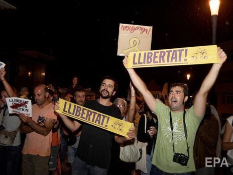 В Барселоне протестовали против отправки в тюрьму каталонских политиков. Фоторепортаж