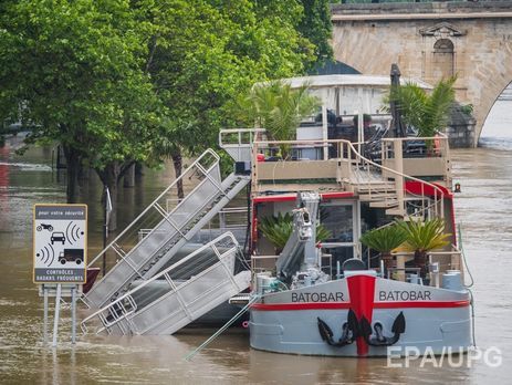 Наводнение в Париже: Сена вышла из берегов. Фоторепортаж