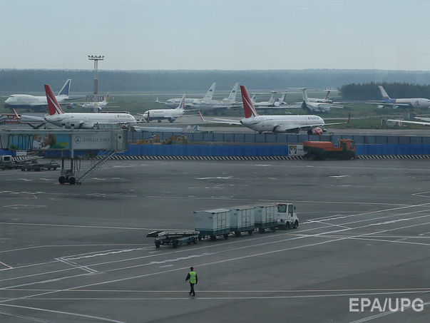 В аэропорту Домодедово пассажирский самолет увяз в асфальте &ndash; СМИ