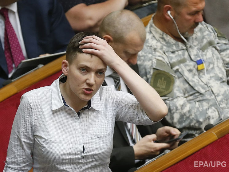 Савченко о голосовании за изменения в Конституцию: Я демонстративно вынула свою карточку и вышла из зала