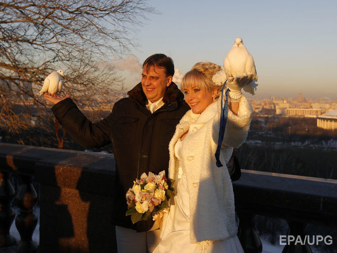 РБК: Минфин РФ обяжет россиян сообщать о браках, зарегистрированных за рубежом