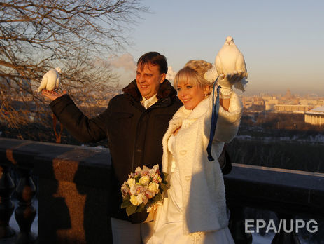 РБК: Минфин РФ обяжет россиян сообщать о браках, зарегистрированных за рубежом