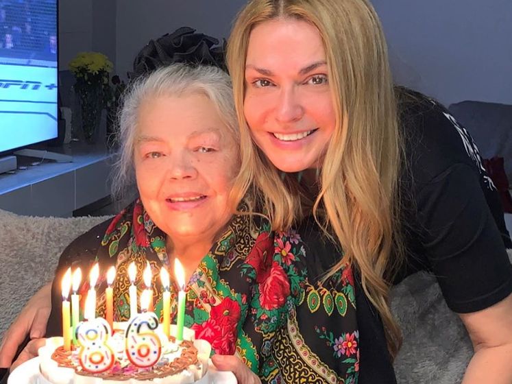 ﻿Ольга Сумська показала фото і відео 86-річної мами