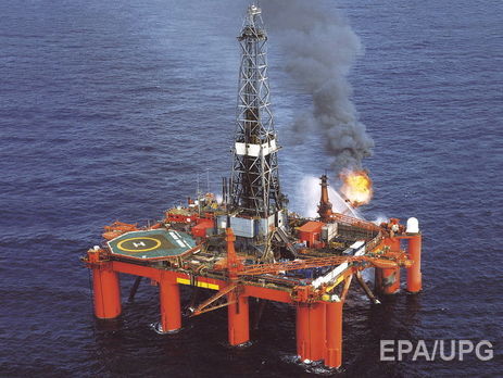 Нефть торгуется выше $50 за баррель