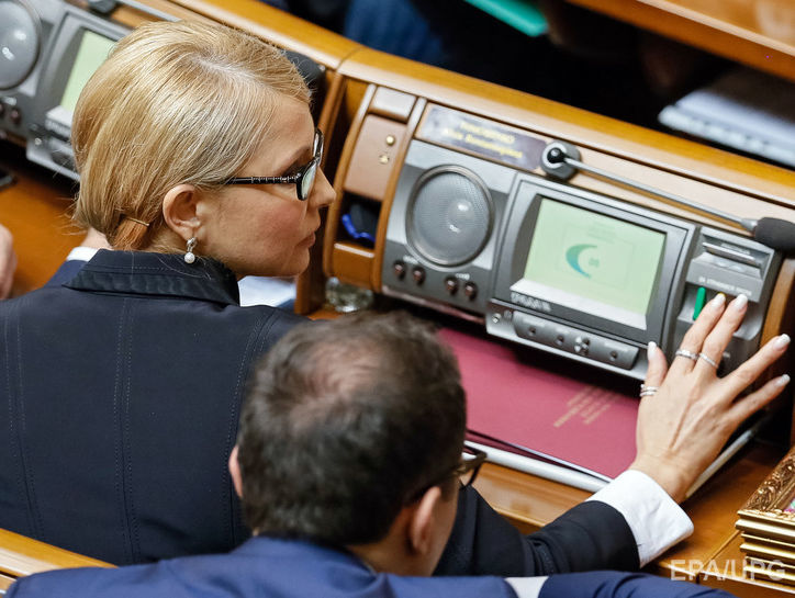 Политолог: Тимошенко уже второй раз уклоняется от выражения четкой позиции по изменениям в Конституцию