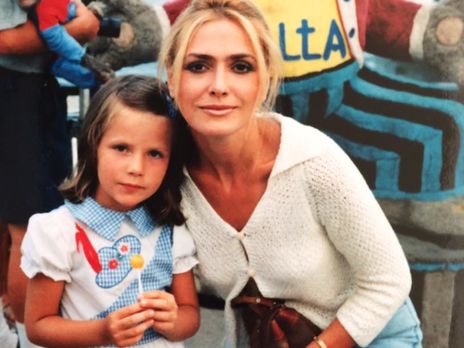 Ольга Сумская поделилась архивными снимками дочери Антонины. Фоторепортаж