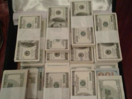 Матиос: У замглавы Николаевской ОГА при обыске обнаружен чемодан с долларами, золотом и фашистскими крестами