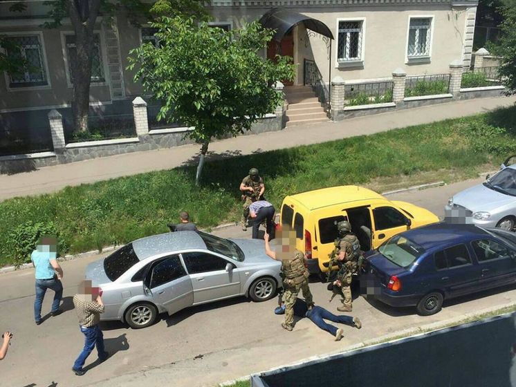 В Житомире СБУ задержала полицейских, торговавших наркотиками
