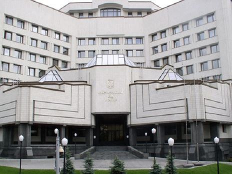 Шевчук снова пришел в Конституционный Суд с требованием допустить его на рабочее место