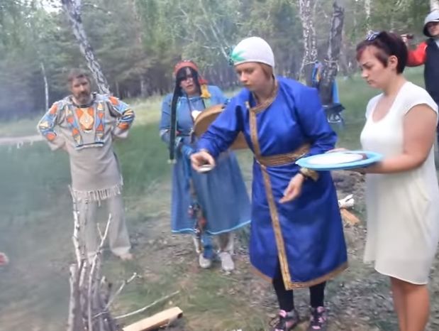 В России шаманы провели обряд на развитие промышленности Омска