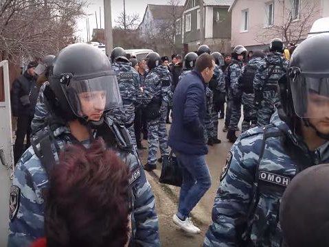 Журналист: По подозрению в незаконной вырубке леса крымского татарина задерживали около 30 человек в масках и с автоматами