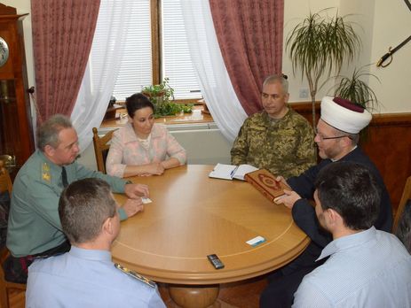 Муженко заявил, что Минобороны Украины устранит проблемы с осуществлением деятельности капелланов-мусульман