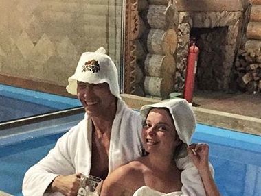 Тарзан показал, как сгоняет с Королевой лишние килограммы