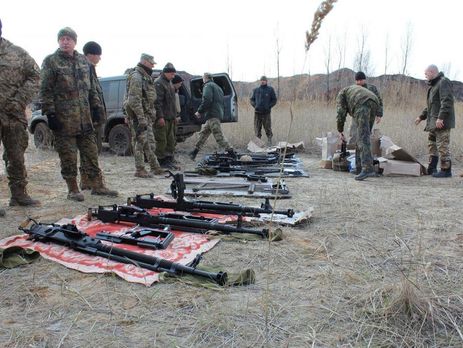 Волонтер Доник: Генерал Бесараб запретил вывозить оружие из зоны АТО для модернизации и проводить его пристрелку на месте