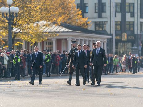 Сотруднику Офиса президента Украины, который перепутал Литву и Латвию, купили атлас