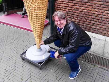 Лоза считает, что его не зовут гастролировать в Европу из-за Лазарева