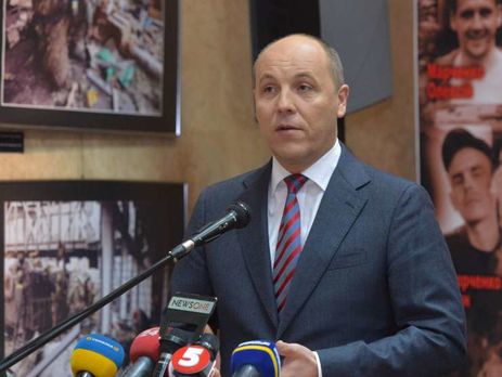  Парубий подписал закон об изменениях в Конституцию в части правосудия