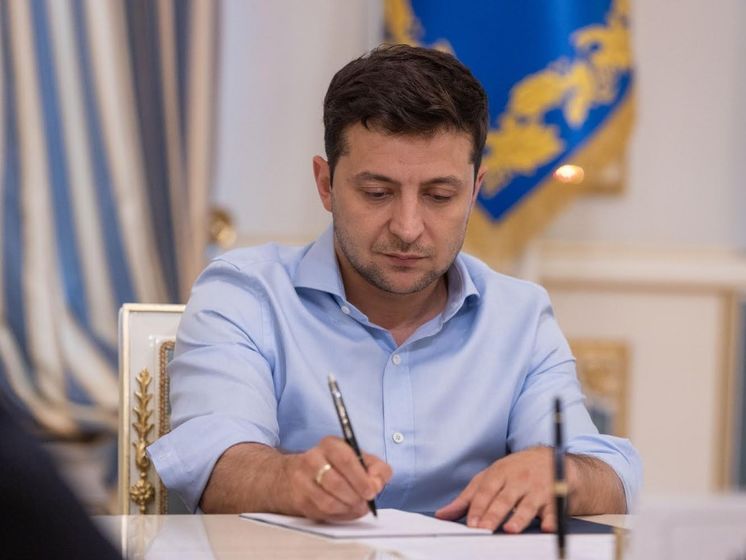 Зеленский подписал законы о кассовых аппаратах и кешбэке