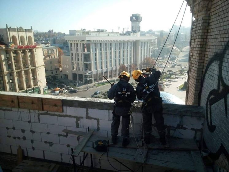 Надстройку на крыше дома на Майдане Незалежности демонтируют