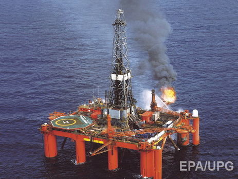 Цены на нефть стремятся к $53 за баррель