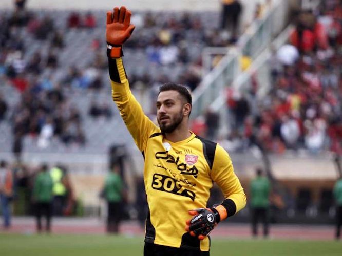 Игрока сборной Ирана дисквалифицировали из-за желтых штанов &ndash; СМИ