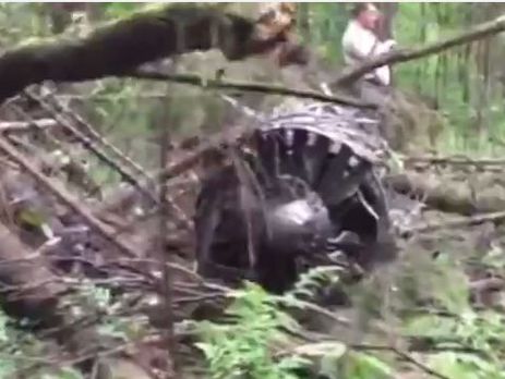 Журналисты сняли место крушения истребителя Су-27 в Подмосковье. Видео