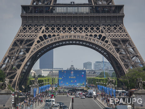 Во время Евро 2016 Эйфелева башня будет подсвечиваться цветами сборной, получившей наибольшую поддержку в Twitter
