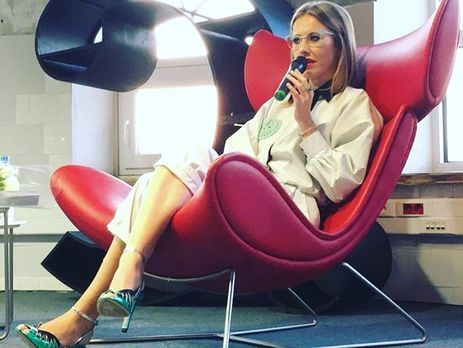 Собчак потребовала высадить ее из самолета 