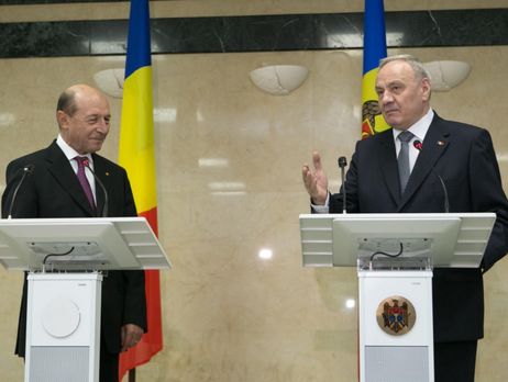 Молдова предоставила гражданство экс-президенту Румынии Бэсеску