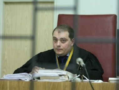 Высшая квалификационная комиссия судей продлила отстранение от обязанностей судьи, отпустившего Лозинского
