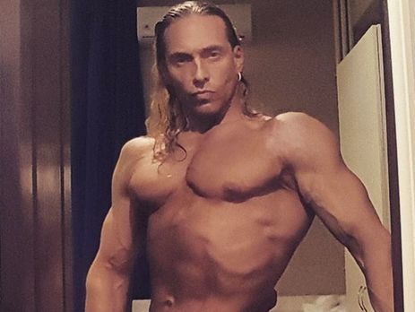 Тарзан поделился семейным снимком