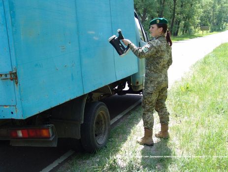 Под Чернобылем пограничники испытали мобильный радиационный комплекс. Видео