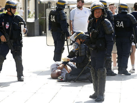 Столкновения между российскими и английскими фанатами в Марселе. Фоторепортаж