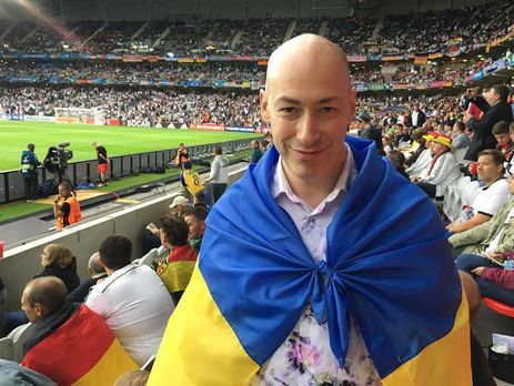 Евро 2016: Кличко, Шевченко, Джамала и Гордон прилетели в Лилль, чтобы болеть за сборную Украины. Фоторепортаж