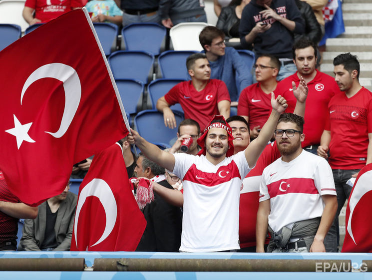 В Париже перед матчем Евро 2016 французы подрались с турками