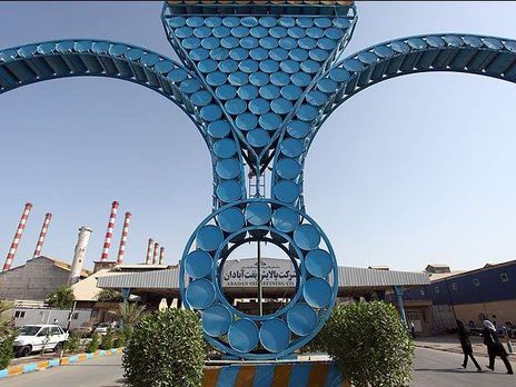 В Иране горит нефтеперерабатывающий завод