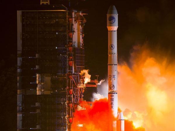  Китай запустил в космос спутник для навигационной системы "Бэйдоу"
