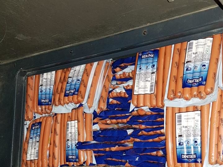 На границе с Польшей задержали рейсовый автобус с контрабандными сосисками
