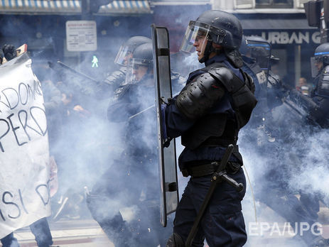 В Париже акции протеста против изменения трудового законодательства переросли в столкновения с полицией. Фоторепортаж
