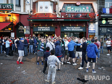 Fuck off, Russia. Опубликовано видео стычки российских и британских фанатов в Лилле