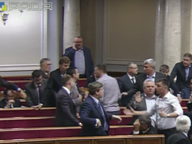 Оппозиционный блок: Верховная Рада не имеет ничего общего с цивилизованной демократией и должна быть распущена