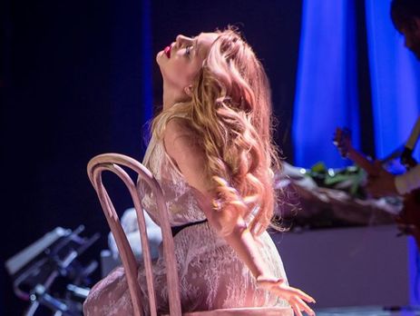 Тина Кароль разместила на своей странице в соцсети фото свадьбы с Огиром