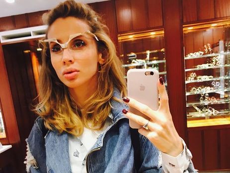 Loboda показала свою дочь Еву на сцене