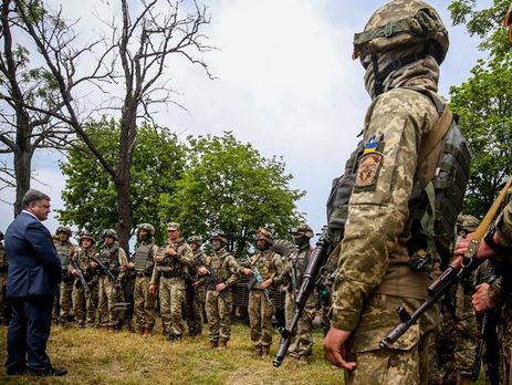 В Николаеве Порошенко проверил солдатский быт бойцов 79-й бригады. Фоторепортаж