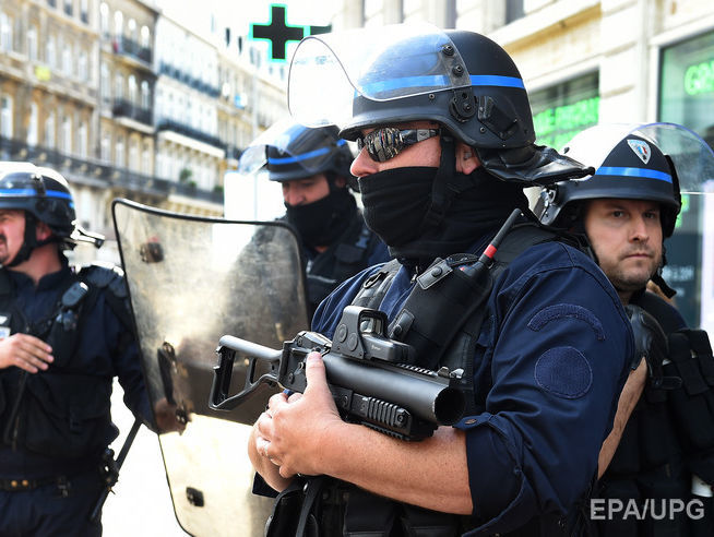 В Лилле после матча Россия – Словакия начались беспорядки, полиция применила слезоточивый газ. Видео