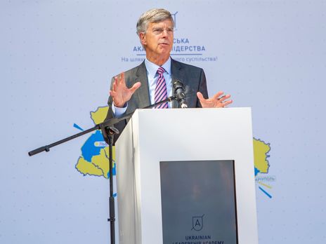 Тейлор сегодня даст показания комитетам Палаты представителей по делу об импичменте Трампа – СМИ