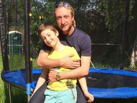 Плющенко показал сына от первого брака