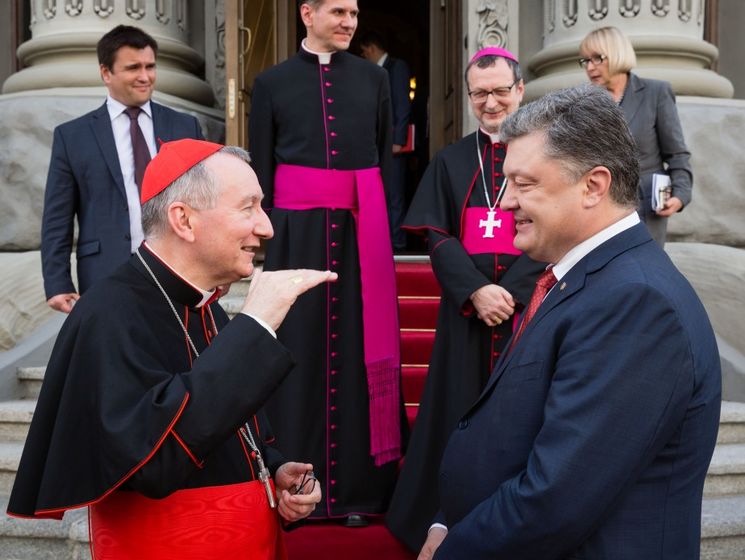 Порошенко пригласил Папу Римского в Украину